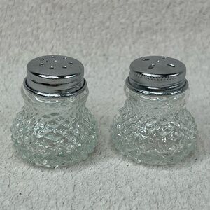 Vintage Miniature Clear Glass Salt & Pepper Shakers-Vtg-Grandmacore-Thanksgiving